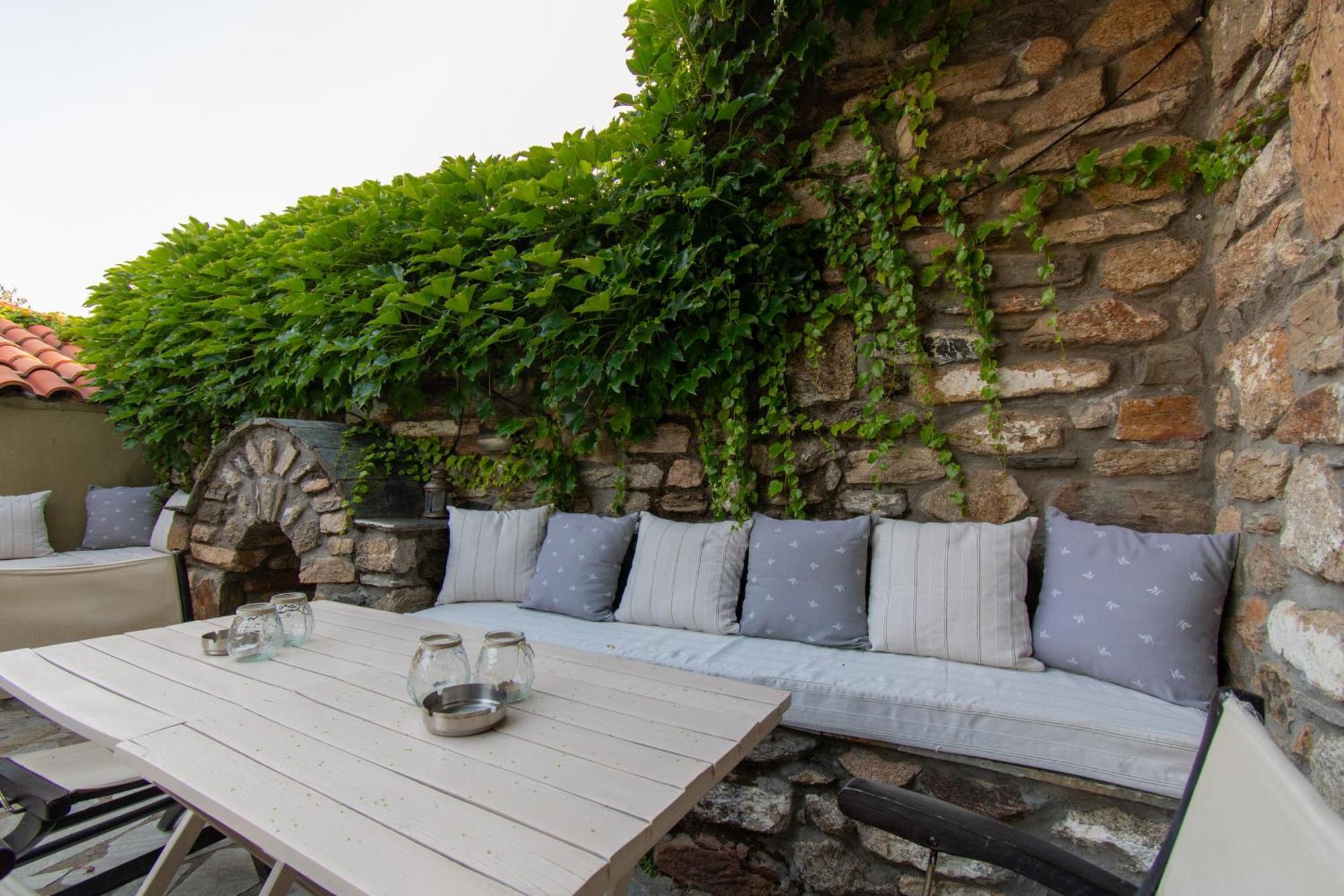 Oreiades Guesthouse Parthenon Exterior photo